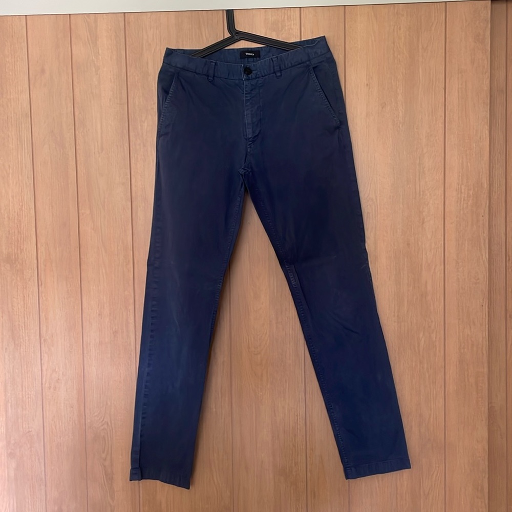 THEORY Men’s pants. Lightweight fabric, super comfortable.